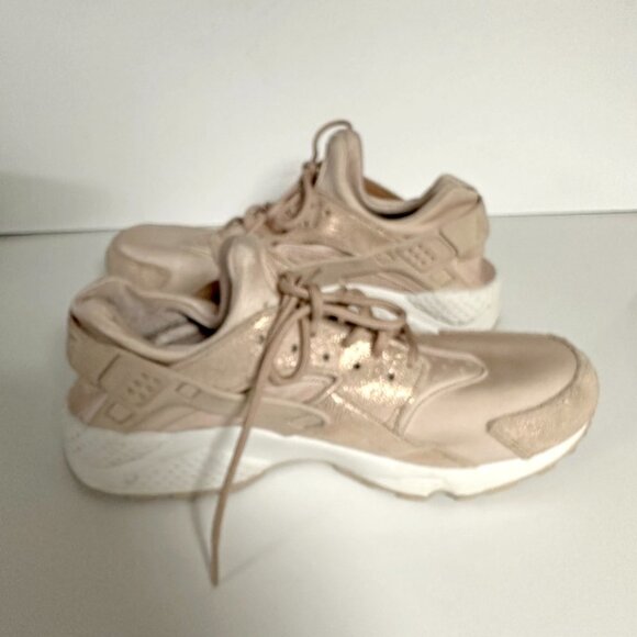Nike Air Huarache Shoes - Picture 9 of 10